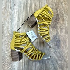 DV by Dolce Yellow Vita Adira Block Heel Size 7 NWT